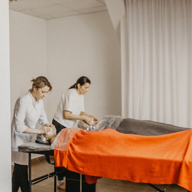 плюсы самозанятости косметолога